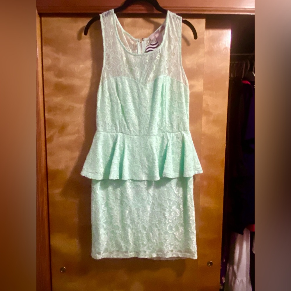 Forever 21 mint lace peplum dress